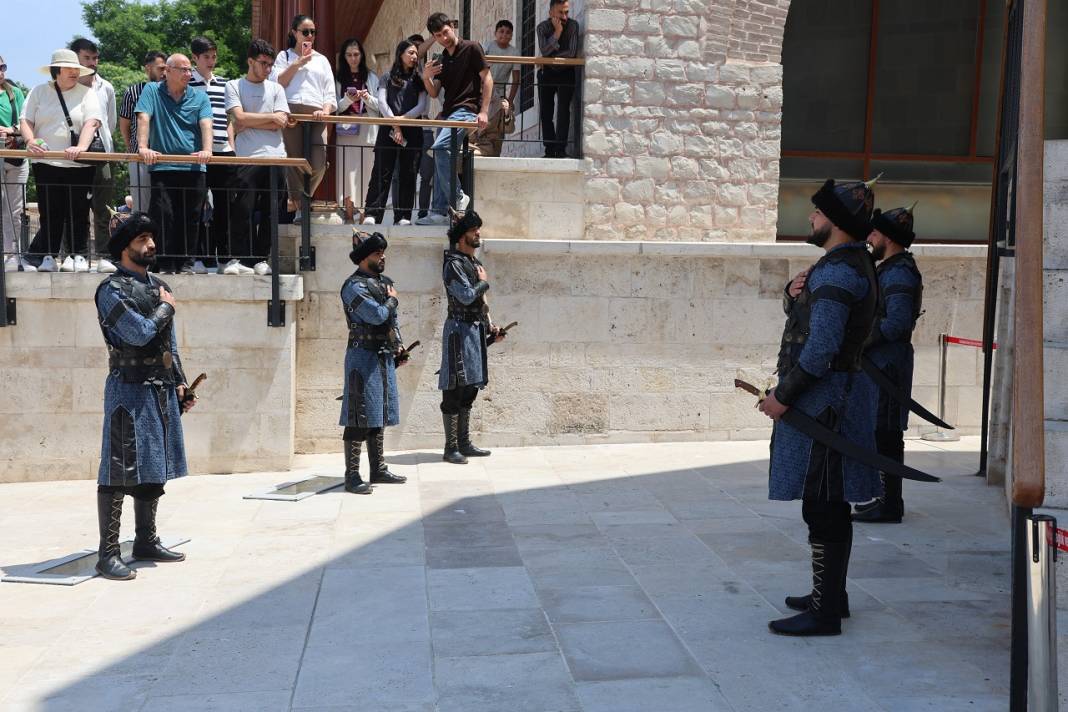 Konya'da her Cuma yapılıyor: Vatandaş yoğun ilgiyle izliyor! 3